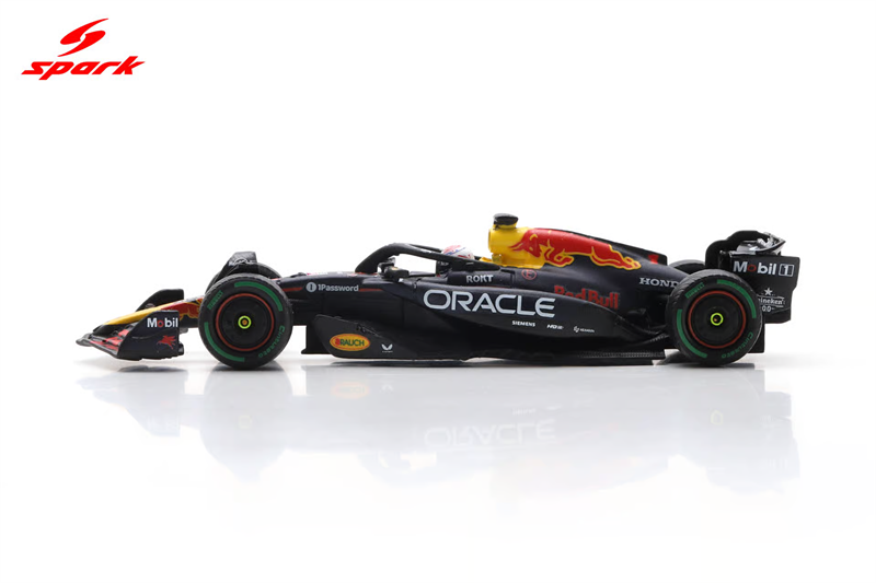 Model Kit Valkyrie - Spark 1:64 RB21 / WILLIAMS FW47