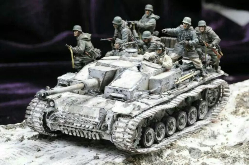 Model Kit Reshiram - Modellbausatz aus Druckgussharz im Maßstab 1:35,